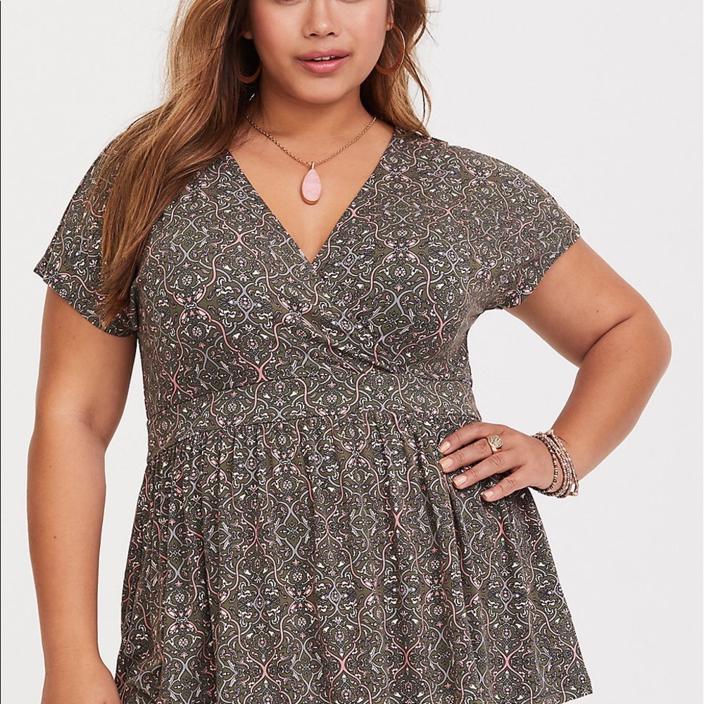 Torrid super soft surplice babydoll tee size 0
